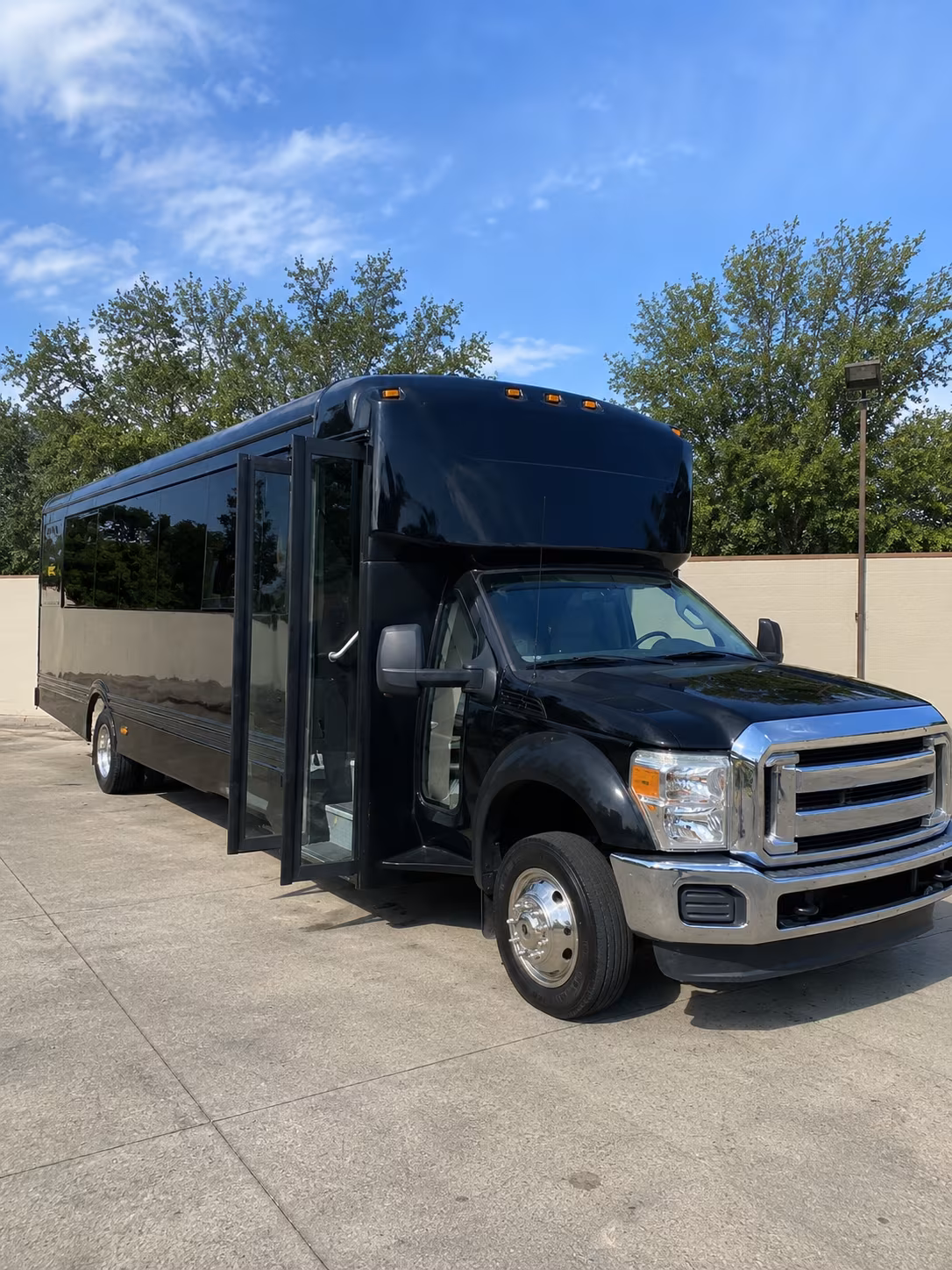 baytown 20 passenger party bus